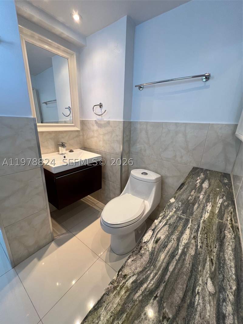 1 bedroom Condominium at 1340 Lincoln Rd 705, Golden House Condo, Miami Beach — photo 3