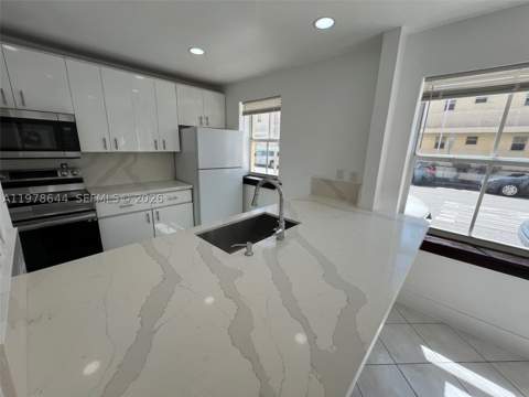 1308 Drexel Ave 103, Miami Beach FL - photo 6 of 35
