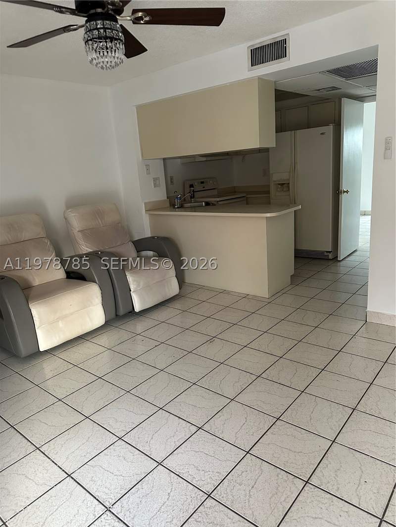1 bedroom Condominium at 2194 W 60th St 22213, Hialeah Club Villas Condo, Hialeah — photo 3