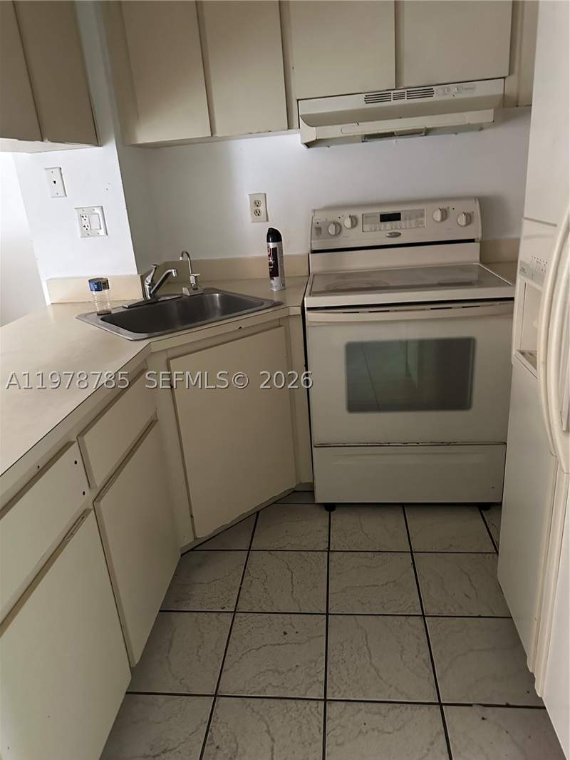 1 bedroom Condominium at 2194 W 60th St 22213, Hialeah Club Villas Condo, Hialeah — photo 4