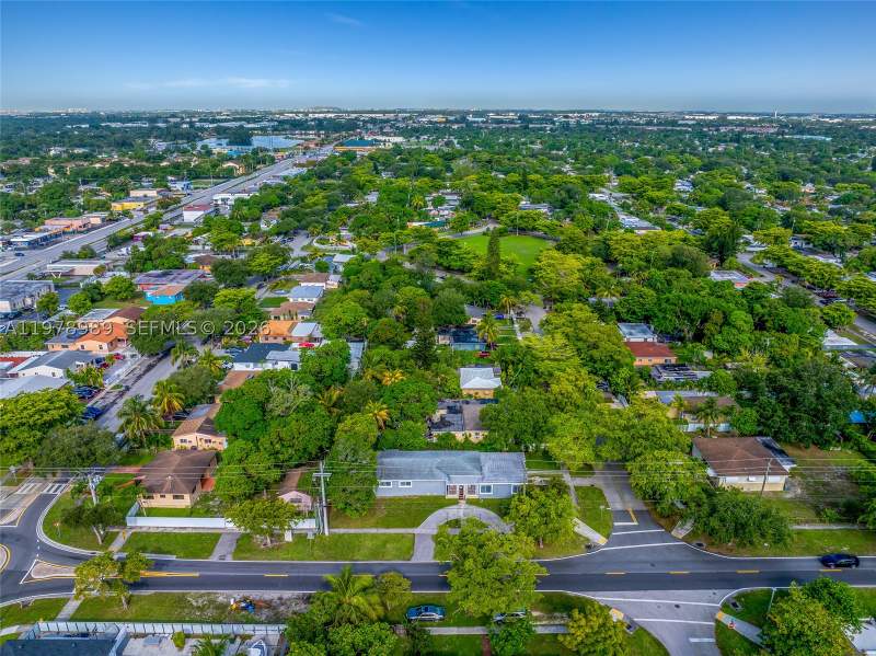 4 bedroom SingleFamilyResidence at 12090 NW 12th Ave, Sunkist Grove, North Miami — photo 5