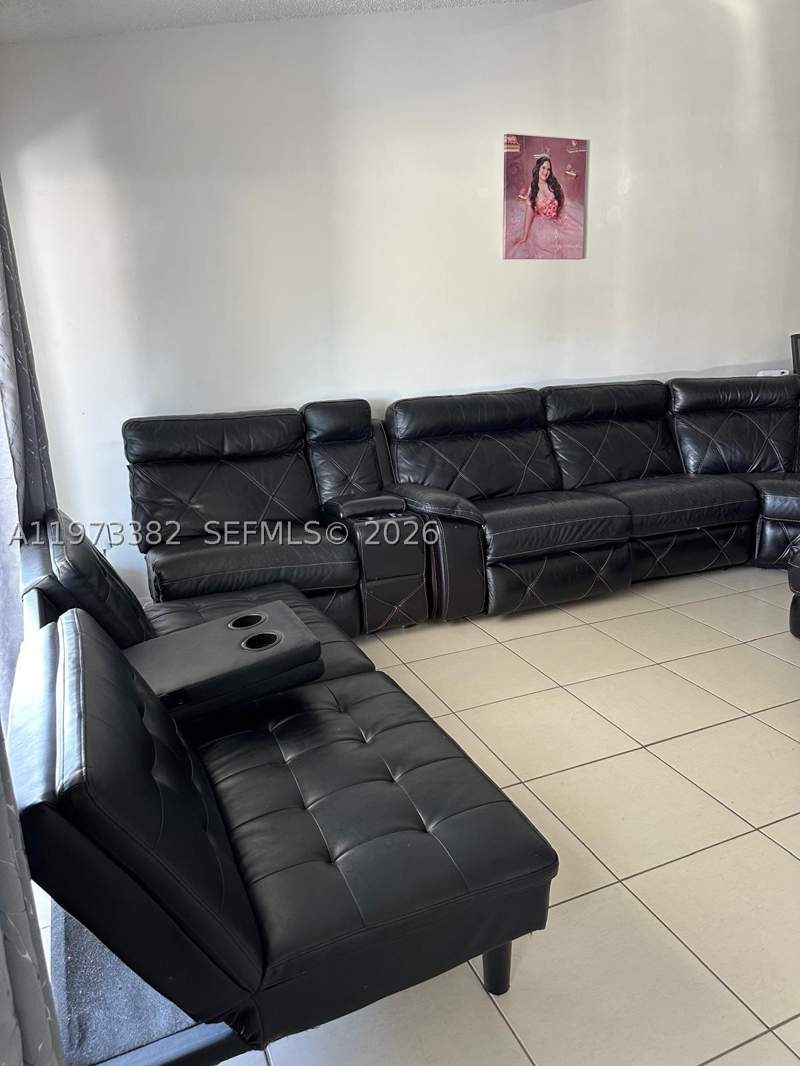 2 bedroom SingleFamilyResidence at 3242 NW 203rd St, Leslie Patio Homes Sec 4, Miami Gardens — photo 3