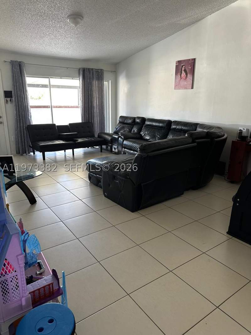 2 bedroom SingleFamilyResidence at 3242 NW 203rd St, Leslie Patio Homes Sec 4, Miami Gardens — photo 4