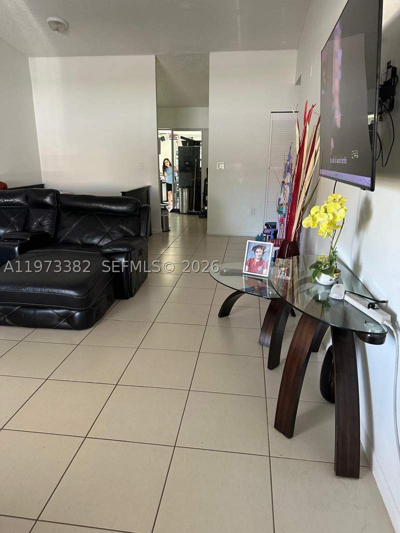 2 bedroom SingleFamilyResidence at 3242 NW 203rd St, Leslie Patio Homes Sec 4, Miami Gardens — photo 5