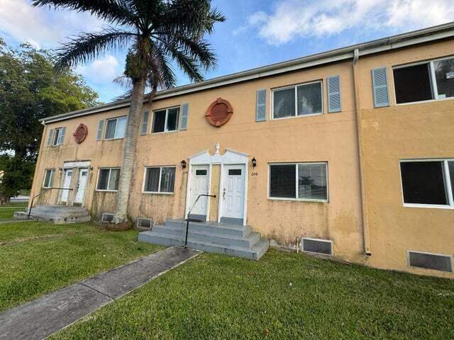 2 bedroom Townhouse at 206 NW 84th Street 206, Sunset Palm Villas Condo, Miami — photo 3
