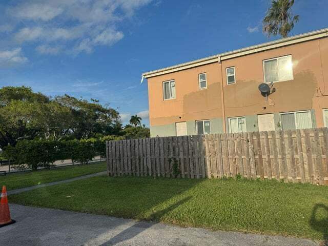2 bedroom Townhouse at 8428 NW 2nd Avenue 8428, Sunset Palm Villas Condo, Miami — photo 2