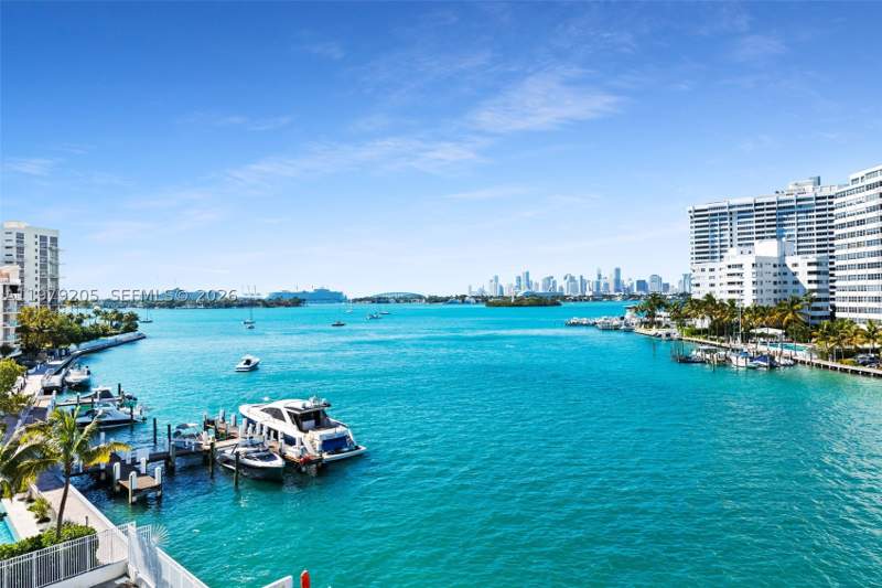 1 bedroom Condominium at 1450 Lincoln Rd 601, Lincoln Bay Towers Condo, Miami Beach — photo 2