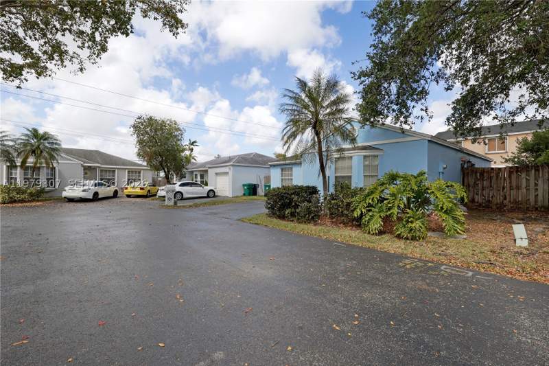 3 bedroom SingleFamilyResidence at 14566 SW 124th Pl, Deerwood Villas Sec 2, Miami — photo 2