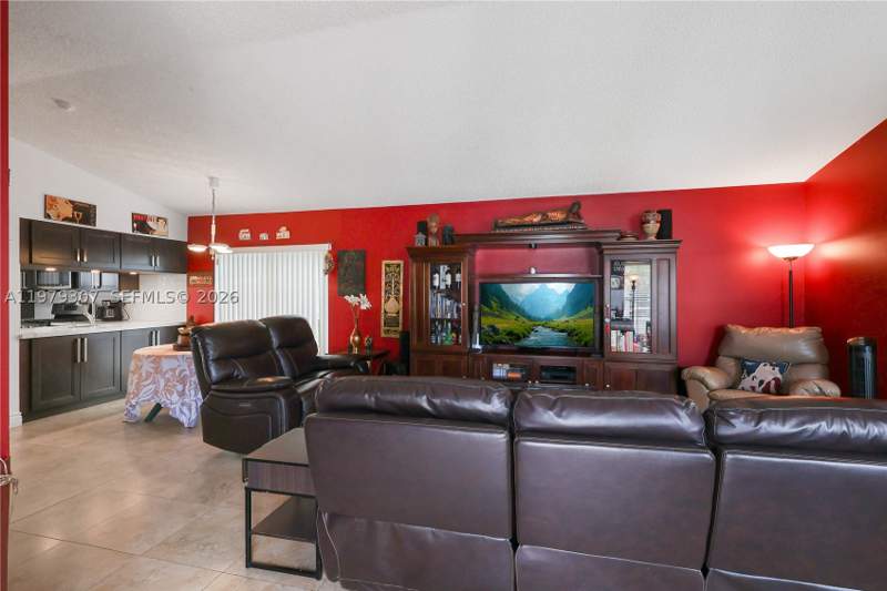3 bedroom SingleFamilyResidence at 14566 SW 124th Pl, Deerwood Villas Sec 2, Miami — photo 4