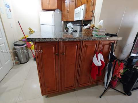 690 W Park Dr 2-204, Miami FL - photo 14 of 62