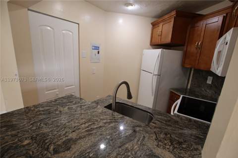 690 W Park Dr 2-204, Miami FL - photo 16 of 62