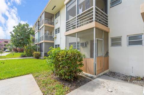 17050 NE 14th Ave 106, Miami FL - photo 19 of 33