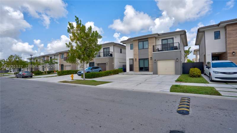 5 bedroom SingleFamilyResidence at 1168 NW 1st St, Aurora Subdivision, Florida City — photo 2