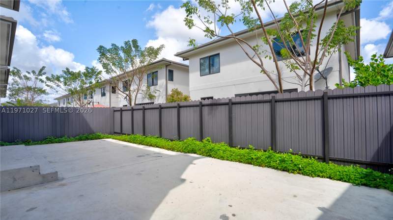 5 bedroom SingleFamilyResidence at 1168 NW 1st St, Aurora Subdivision, Florida City — photo 5