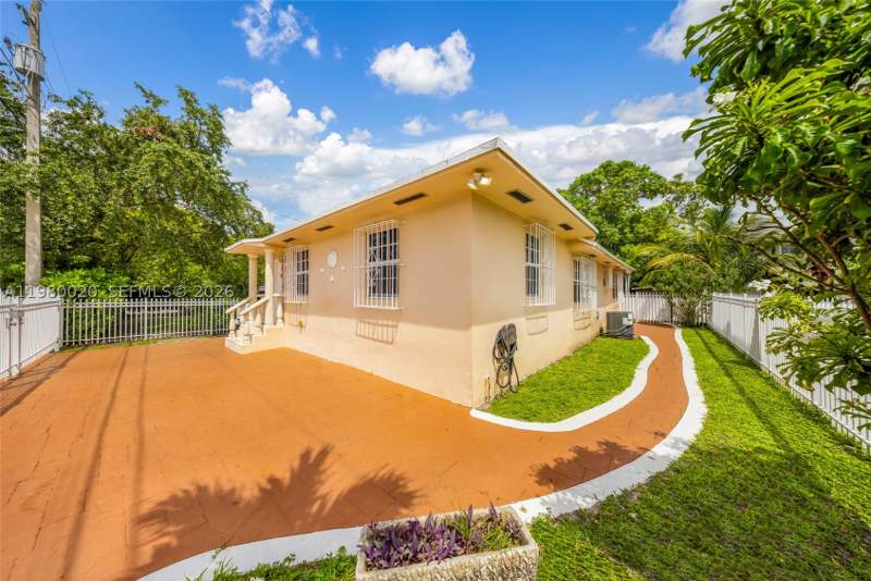 3 bedroom SingleFamilyResidence at 287 NW 31st St, Wynd Wood Park, Miami — photo 2