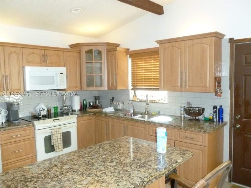 3 bedroom SingleFamilyResidence at 3261 NW 14th St, Grapeland Heights, Miami — photo 5