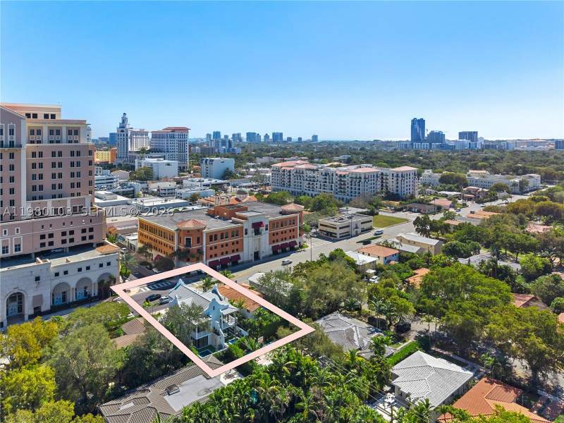 6 bedroom Townhouse at 2710 + 2712 S Le Jeune Rd, Coral Gables Biltmore Sec, Coral Gables — photo 5