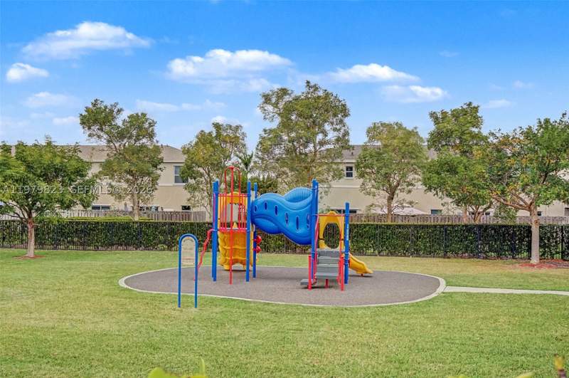 3 bedroom Townhouse at 445 NE 4th St, Fvp Subdivision, Florida City — photo 2