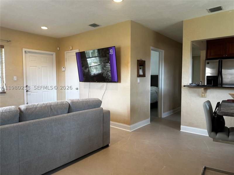 3 bedroom SingleFamilyResidence at 7540 SW 37th St, Central Miami Part 6, Miami — photo 5