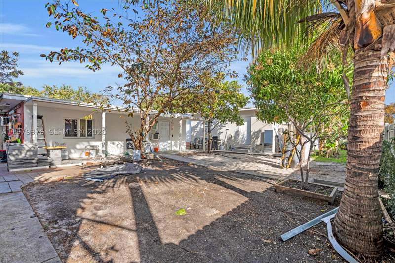 3 bedroom SingleFamilyResidence at 2900 SW 19th St, Parkdale, Miami — photo 4