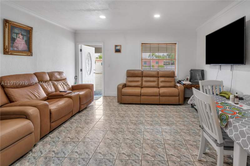 3 bedroom SingleFamilyResidence at 2900 SW 19th St, Parkdale, Miami — photo 5