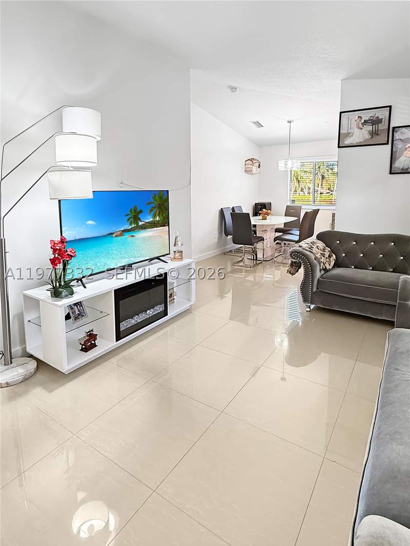 3 bedroom Condominium at 945 NE 34th Ave 204, Monterey At Malibu Bay Co, Homestead — photo 5