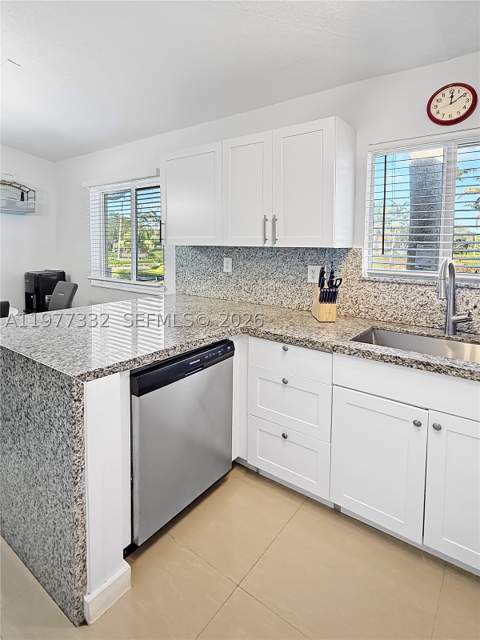 945 NE 34th Ave 204, Homestead FL - photo 9 of 16