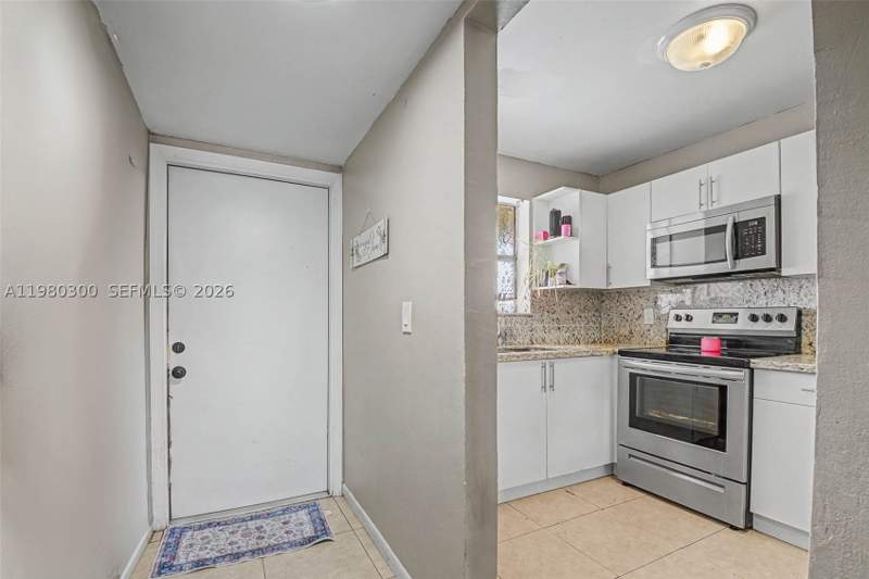 2 bedroom Condominium at 6525 W 26th Dr 204-37, Lago Grande Three-A Condo, Hialeah — photo 3