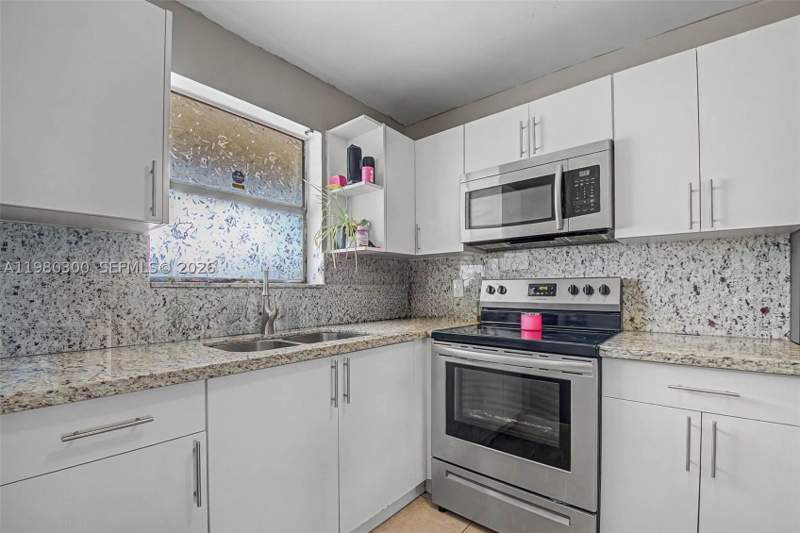 2 bedroom Condominium at 6525 W 26th Dr 204-37, Lago Grande Three-A Condo, Hialeah — photo 4