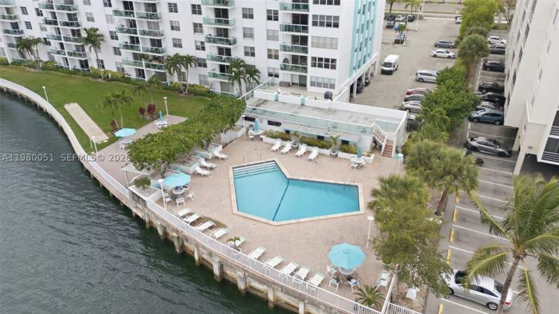 2 bedroom Condominium at 2841 NE 163rd St 802, Stratford House Condo, North Miami Beach — photo 3