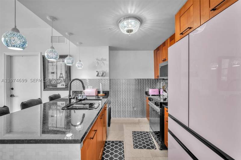 2 bedroom Condominium at 4100 Salzedo St 519, One Village Place Condo, Coral Gables — photo 5