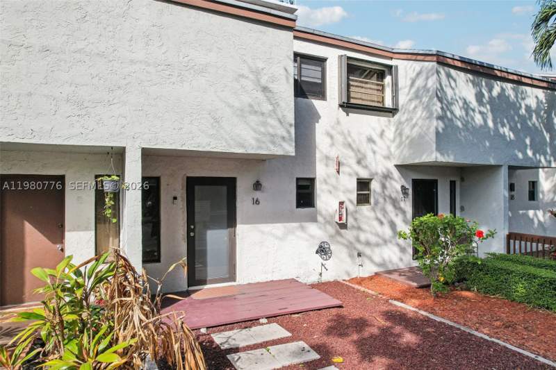 2 bedroom Townhouse at 1901 NW S River Dr 16B, River Club Townhouse Cond, Miami — photo 2
