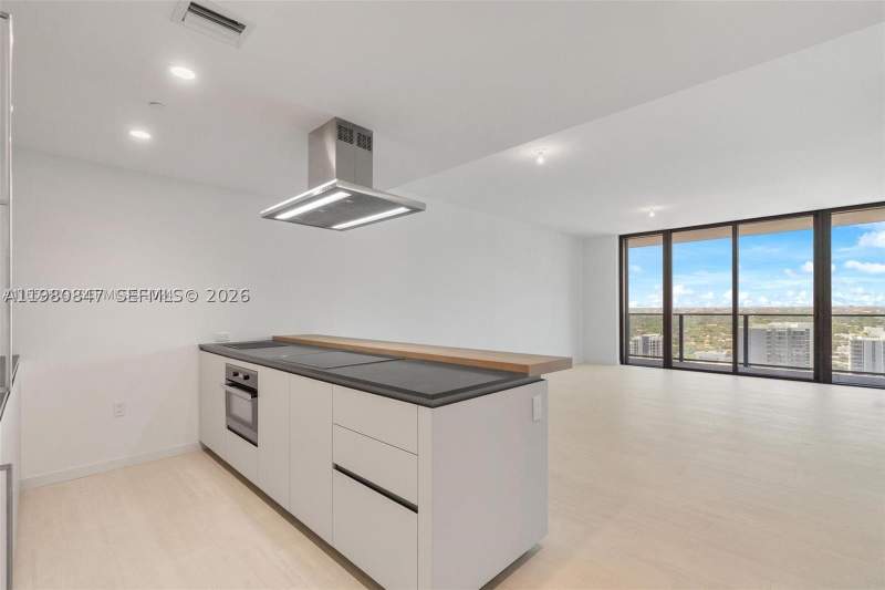 1 bedroom Condominium at 1000 Brickell Plz 3310, Brickell Flatiron Condo, Miami — photo 2