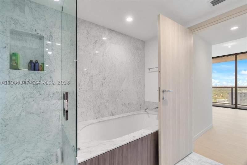 1 bedroom Condominium at 1000 Brickell Plz 3310, Brickell Flatiron Condo, Miami — photo 4
