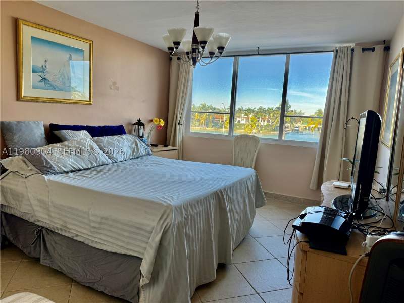1 bedroom Condominium at 5005 Collins Ave 304, The Carriage Club North C, Miami Beach — photo 2