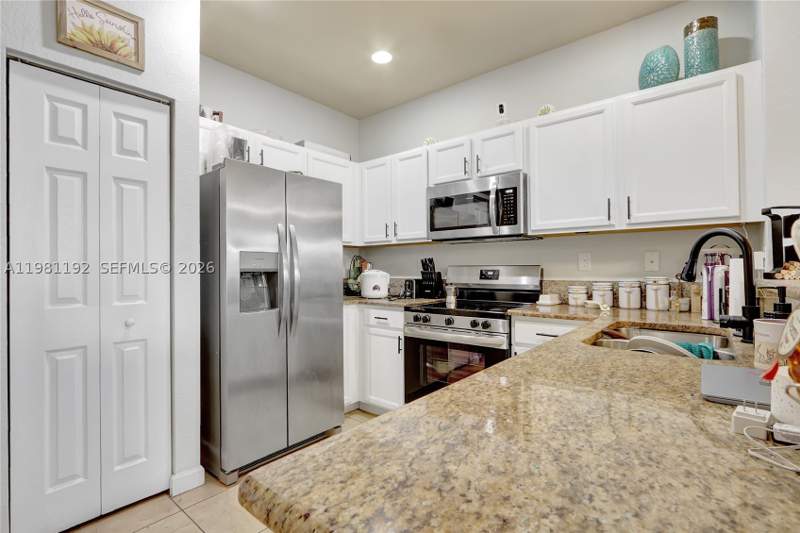 3 bedroom Townhouse at 338 NE 37th Ave, Baywinds Of Ibiza, Homestead — photo 5