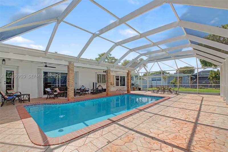 4 bedroom SingleFamilyResidence at 8241 SW 146th St, Mangowood Park, Palmetto Bay — photo 2
