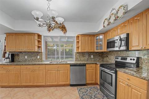 8241 SW 146th St, Palmetto Bay FL - photo 9 of 26