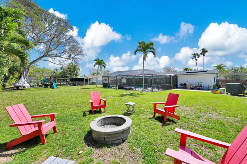 3 bedroom SingleFamilyResidence at 8935 SW 186th Ter, Whispering Pines Estates, Cutler Bay — photo 4