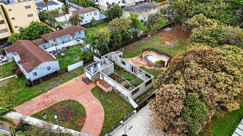 3 bedroom SingleFamilyResidence at 12395 Griffing Blvd, Griffing Biscayne Pk Esta, North Miami — photo 2