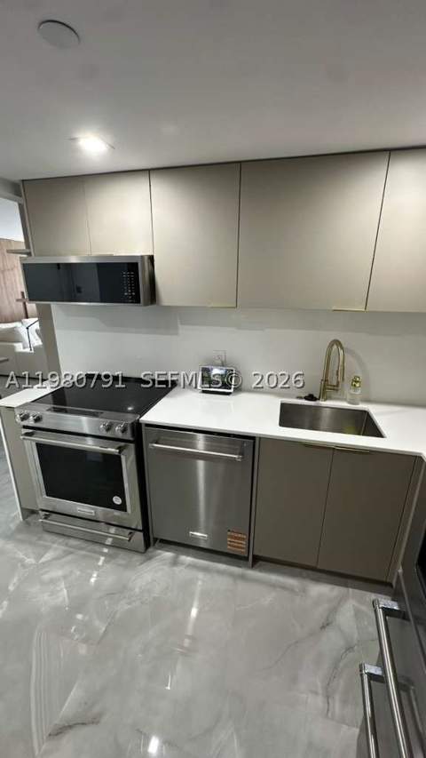 20505 E Country Club Dr 534, Aventura FL - photo 6 of 37
