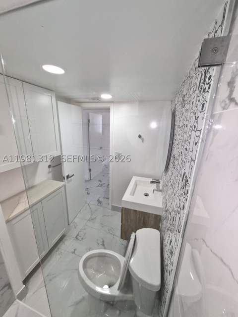 16410 Miami Dr 304, North Miami Beach FL - photo 7 of 18
