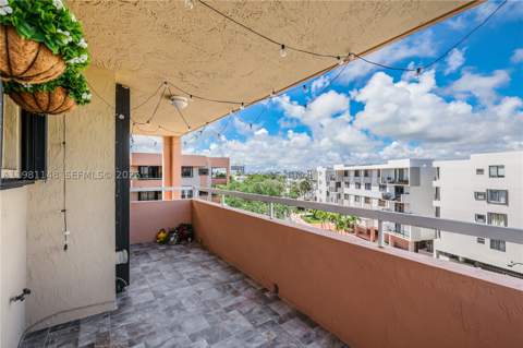 8101 Byron Ave 509, Miami Beach FL - photo 22 of 31
