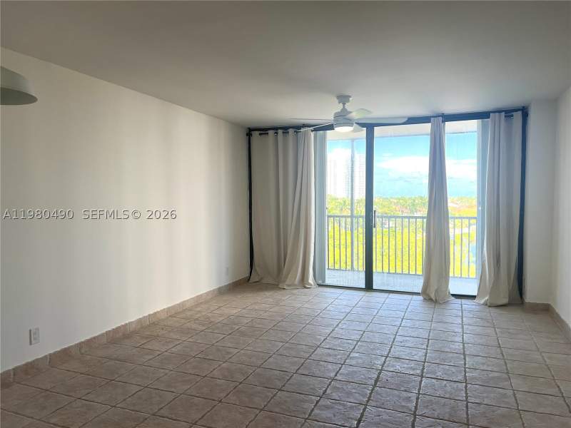 1 bedroom Condominium at 3475 N Country Club Dr 716, Ensenada Condo Bldg E-Ii, Aventura — photo 4