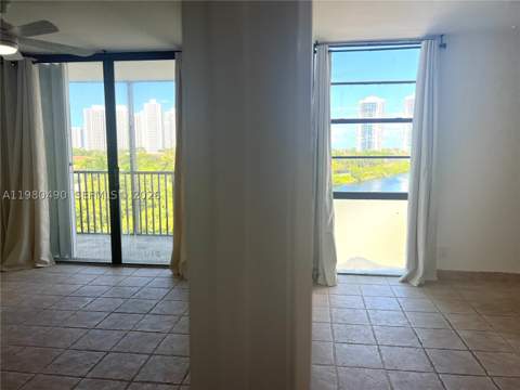 3475 N Country Club Dr 716, Aventura FL - photo 6 of 21