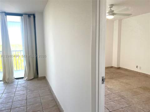 3475 N Country Club Dr 716, Aventura FL - photo 8 of 21