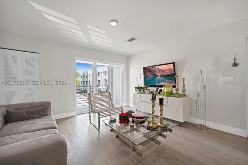 2 bedroom Townhouse at 2535 NE 193rd St 3209, Riverwood, Miami — photo 2