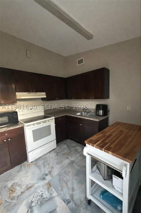 354 NE 173rd St, North Miami Beach FL - photo 14 of 29