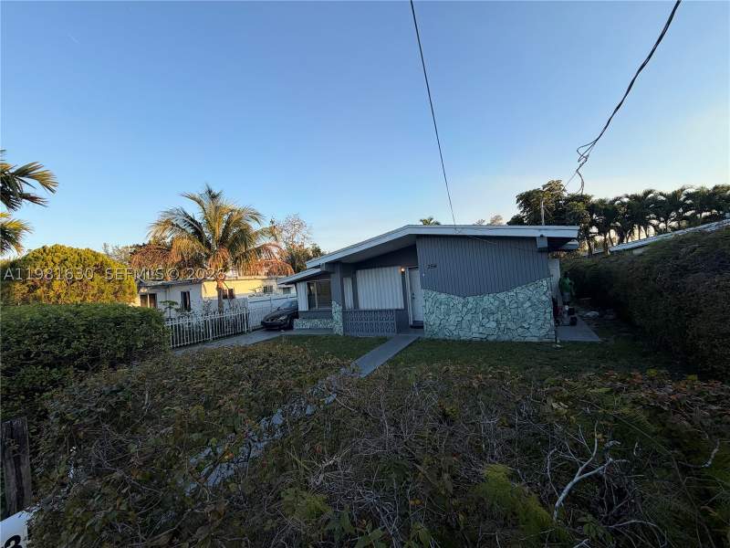 3 bedroom SingleFamilyResidence at 354 NE 173rd St, Seaboard Park, North Miami Beach — photo 2