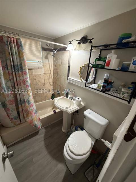 354 NE 173rd St, North Miami Beach FL - photo 22 of 29